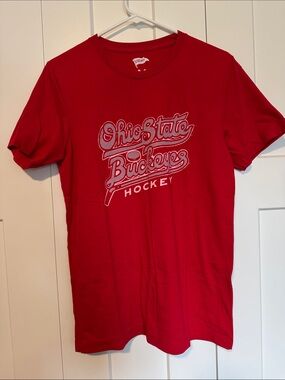 🦩Ohio State Buckeyes Hockey Red Short Sleeve T-Shirt